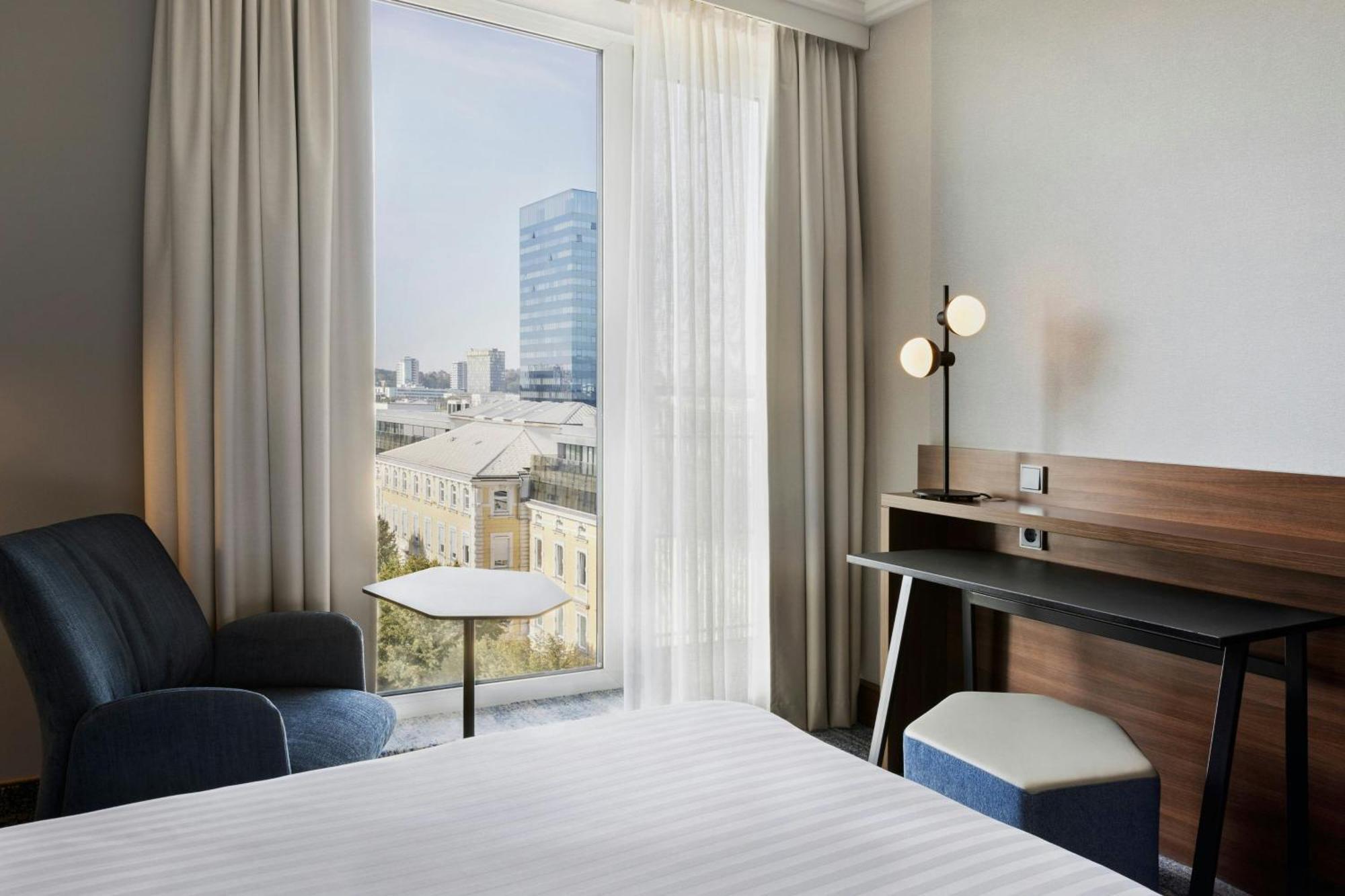 Courtyard By Marriott Linz Hotell Exteriör bild
