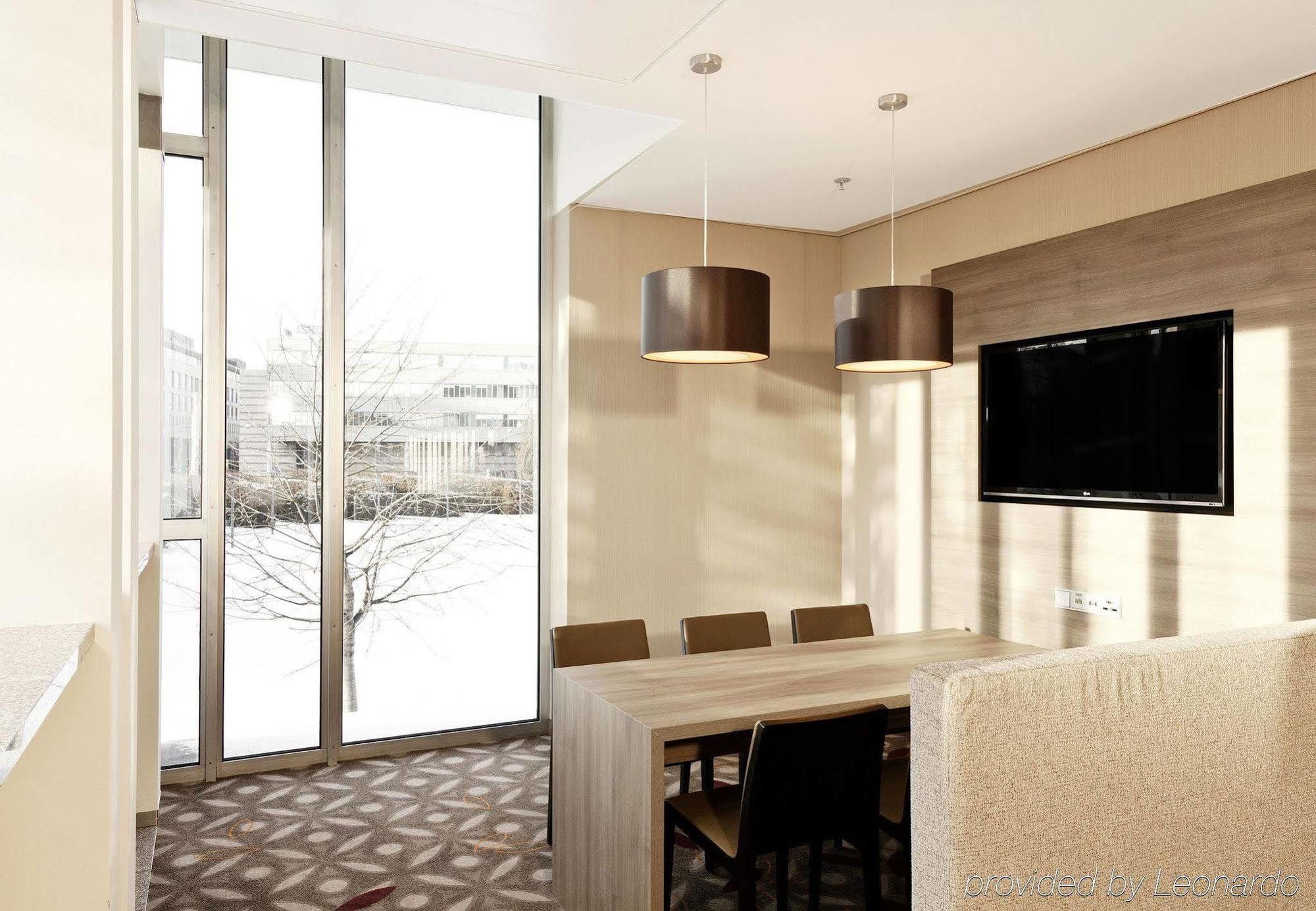 Courtyard By Marriott Linz Hotell Rum bild